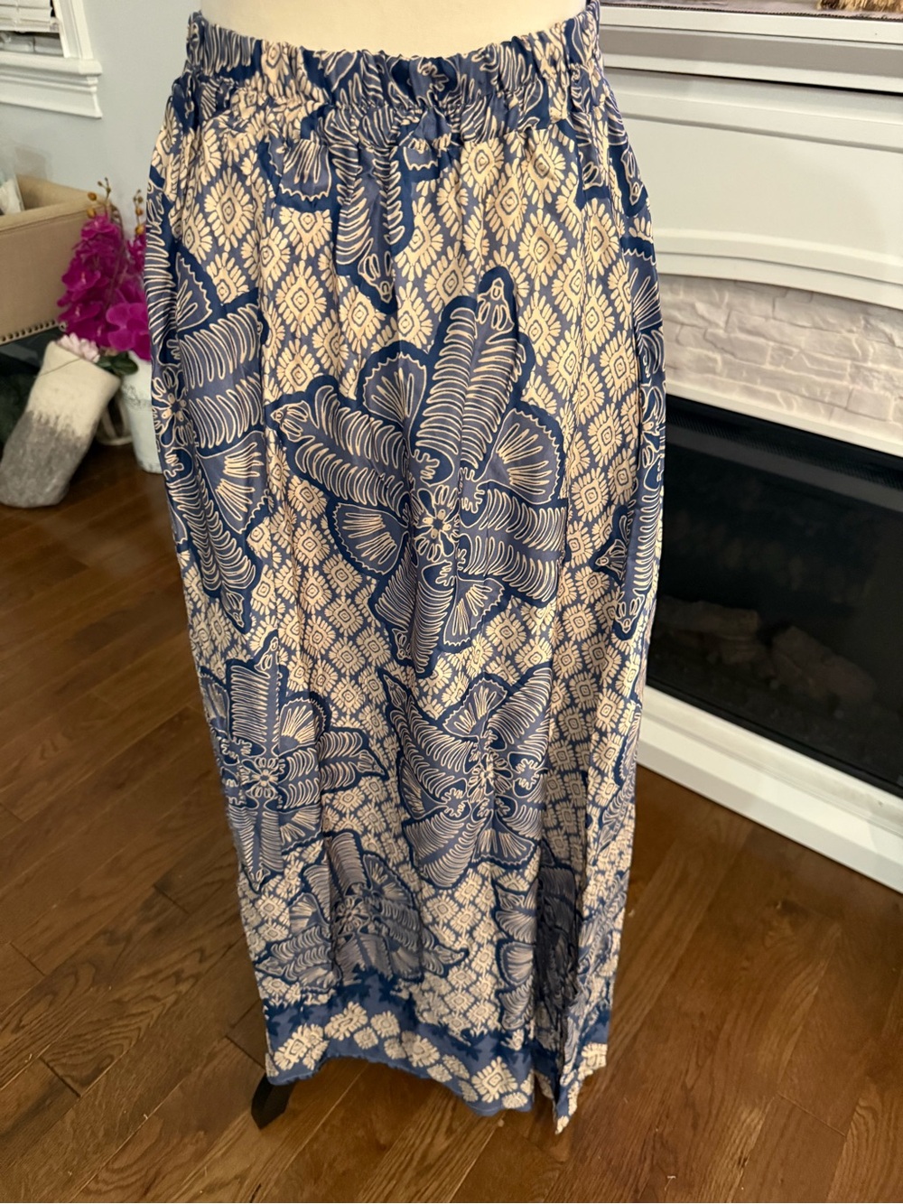 Scandal Italy Blue and Cream Floral Maxi Viscose Skirt with Elastic Waist Size L